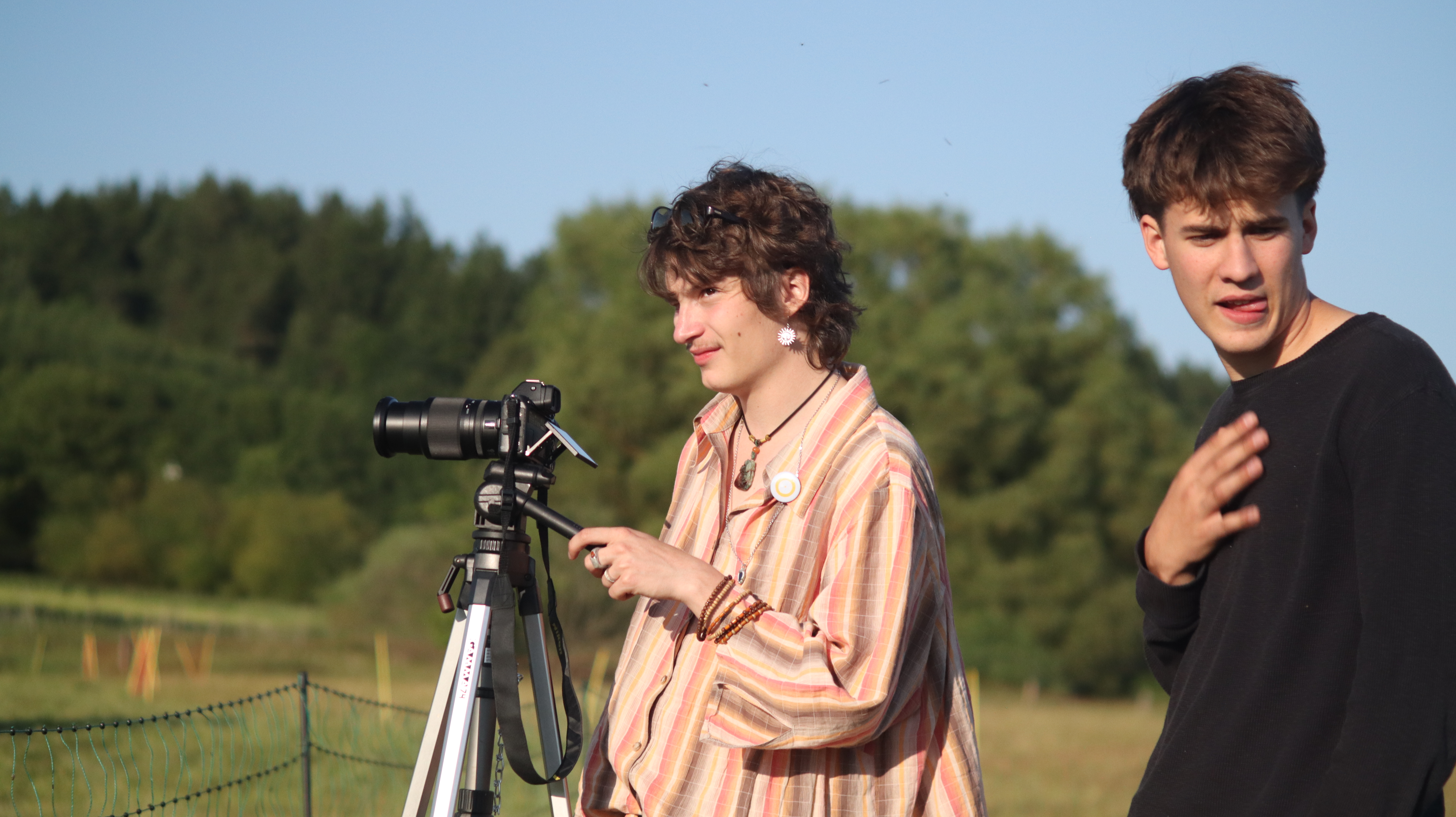 AN TO NE behind the scenes